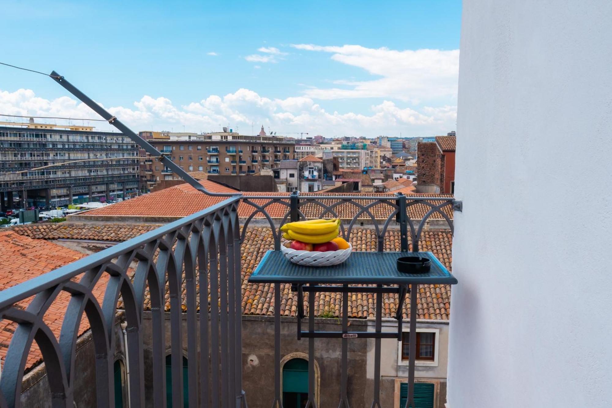 Canvas Sicily Apartment Catania Bagian luar foto